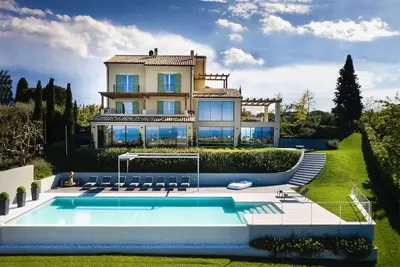 Villa à Civitanova Alta avec 6 chambres à coucher, 12 couchages