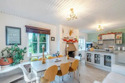 Image de Escape to a luxurious holiday retreat in Richmond.