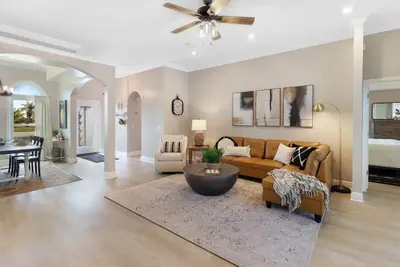 Image de 3 Blocks to Beach, Oasis-Like Private Heated Pool, 6 Seat Golf Cart, Putting Green