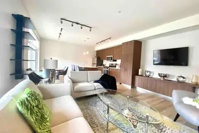 Image de Brand New 3-Bedroom Condo in the Heart of Sidney!