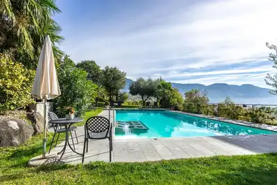 Image de Appartement 'Alagundis Aurum Ii' avec vue sur les montagnes, piscine partagée et Wi-Fi