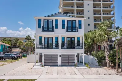 Image de Beach Oasis Duplex | Oceanfront Luxe