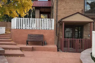 Image de Newly remodeled modern apartment close to downtown. 1112c