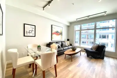 Image de One Bedroom Condo in Downtown Sidney