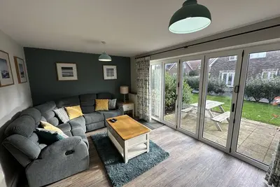 Image de Stunning Coastal Cottage - Sleeping 5 in 2 Bedrooms - Pool and Beach Access Included.