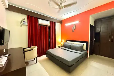 Image de Luxury room with balcony on golf course road