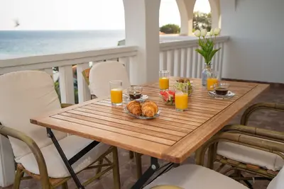 Image de Familien-apartment am Strand mit Pool, Wlan, Balkon, Meerblick, fĂĽr 5 Personen