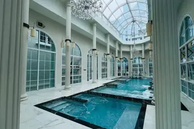 Image de Pattaya boutique studio\/private beach\/garden-style water apartment\/gym