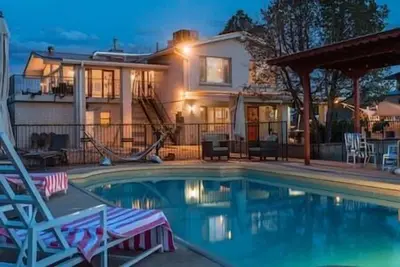 Image de Elegant 5br Home w/ *Heated* Pool & Pool Table