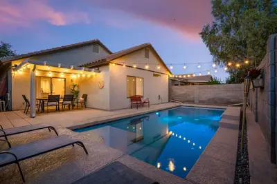 Image de AtHome+1 Stay | 4br Luxury | Heated Pool