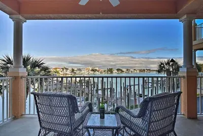 Image de 8 min Walk to Beach, Heated Pool, Hot Tub, Close to Attractions, Pool Table