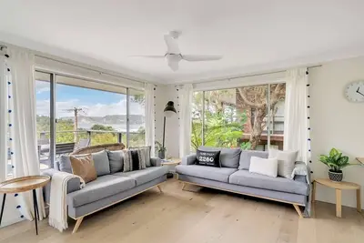 Image de \"Oceanview Cottage\" – Minutes to the Beach