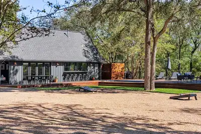 Image de Hot Tub + Fire Pit + Pool + Game Room ~ Guesthouse