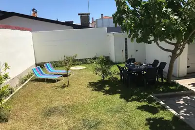 Image de Árvore Cozy com Jardim