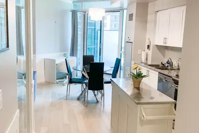 Image de Luxury Waterfront Downtown Condo w/ Pool & Parking