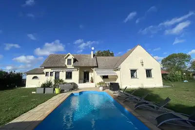 Image de Maison pour 8 adultes et maximum 6 enfants avec piscine chauffée, spa et sauna