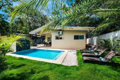 Image de Cozy 3bd private house & pool & walk to beach - Pets welcome!