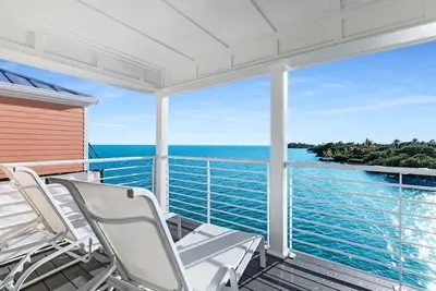Image de Amazing 2 bedroom waterfront home in a resort!
