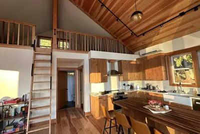 Image de White Salmon Chalet. Close to everything in the Gorge in serene view setting