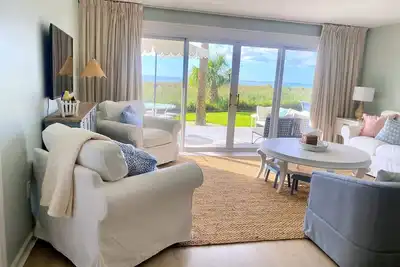 Image de Paradise Found : Beach Front Condo w/ Breathtaking Views! !