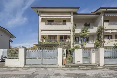 Image de Appartement à Forte Dei Marmi avec 3 chambres à coucher, 6 couchages