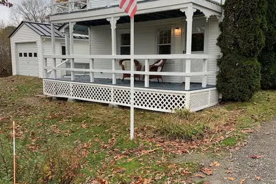 Image de Renovated 2br, 1 1/2 Bath home in Lincolnville Maine - Walk to public beach!