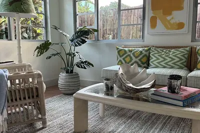 Image de Delray Beach Designer Surf Cottage Slim Aaron's Style East of A1a