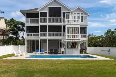 Image de Ocean Palace -. 3mi to beach, private pool, game room!