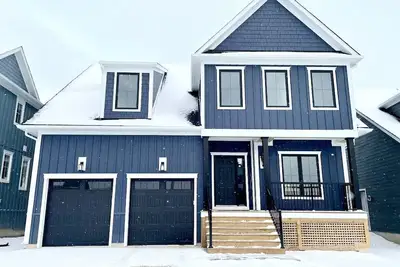 Image de Modern 5 bed/5 bath ski retreat nestled between Blue Mountains & Scandinave Spa