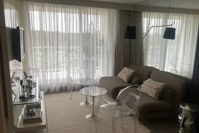 Image de Comodo apartamento de 2 dormitorios en Torre Yoo, Punta del Este.