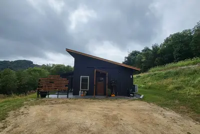 Image de Mee Mee's Cabin Retreat- River, nature, small town, Hot Tub\n