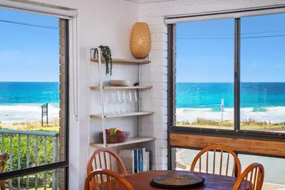 Image de Beachfront, ocean views, family friendly!
