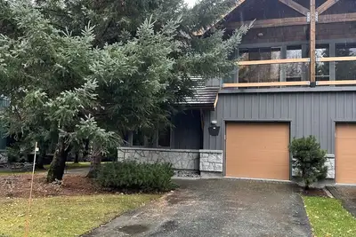 Image de Cozy ski retreat at Whistler Village - Monthly vacation rental available