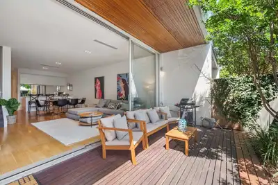Image de Arcady, a modern townhouse in Norwood.