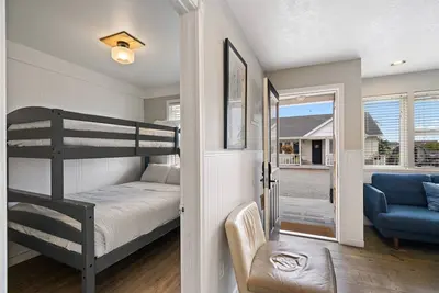 Image de Two Bedroom with Kitchen at Boardwalk Cottages, Minutes to Long Beach Boardwalk