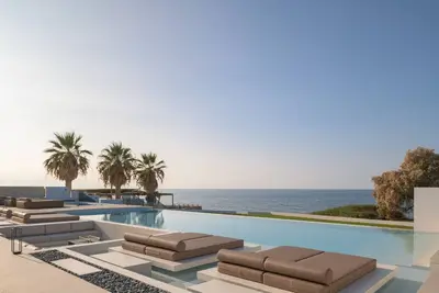 Image de Asea Villa, Spectacular right-on-the-beach Retreat