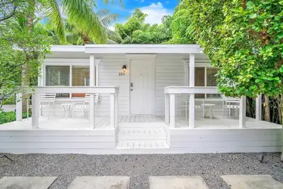 Image de Grove Bay 2/1 Gated Cottage | Near Downtown & Brickell