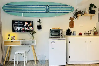 Image de A Cute beach batch by Mount Maungani surf beach.