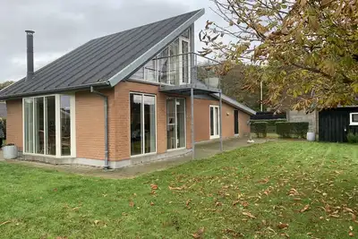 Image de Lovely newly renovated house with room for many close to the fjord.