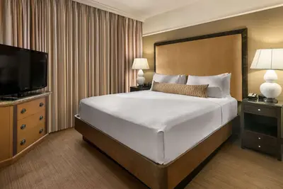 Image de Stay, Work, and Play in Style Near Scottsdale's Top Attractions! Pets Welcome!