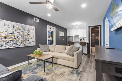 Image de 1br Getaway • Sleeps 4 • Near Med Center & Uh