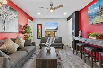 Image de Comfy 2br • Walkable • Fast Wi-Fi • Sleeps 6
