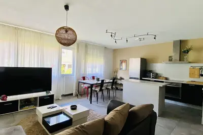 Image de À 2 min du jardin de la Fontaine! Apparement spacieux, lumineux et fonctionnel