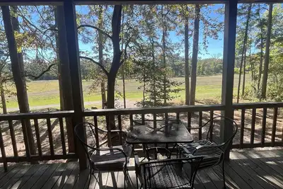 Image de Secluded, peaceful cabin with walking trails & stocked ponds in Se Oklahoma