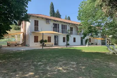 Casa Bianca, Your Villa in the Vineyards of Piemonte
