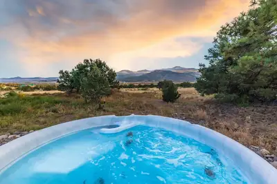 Image de Luxury Home-Private Hot Tub-Secluded-Foosball-Backs National Forest
