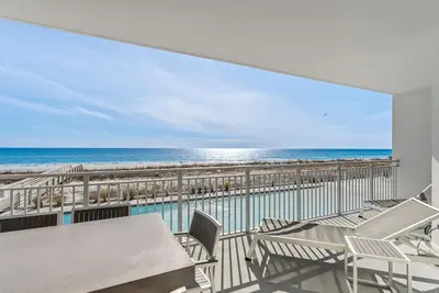 Image de Blu 205 ~ Oceanfront 4br/3ba ~ True Luxury + 2 Sets Free Beach Svc
