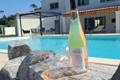 Image de Domaine Chateau Yssole, Cadre Idyllique au Milieu des Vignes