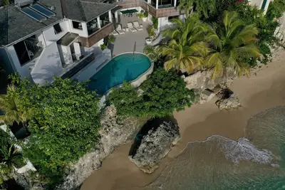Image de West Coast Barbados Beachfront Villa with Steps to Private Beach