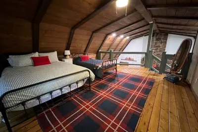 Image de Cozy Cabin -Rock Fireplace - Great sunset views - 5 State Parks w/in hour